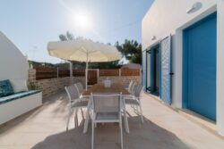 The yard in front of the entrance of Gina's Cozy house The yard in front of the entrance of Gina's Cozy house